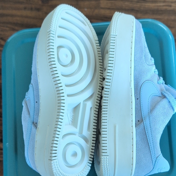 Nike Air Force 1 Low Sage Womens size 6 - Picture 8 of 9